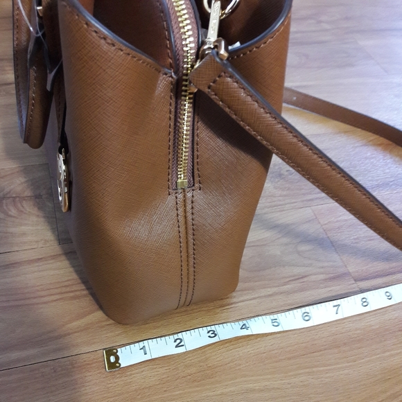 Michael Kors Camille Brown Leather Sarchel - Picture 13 of 16